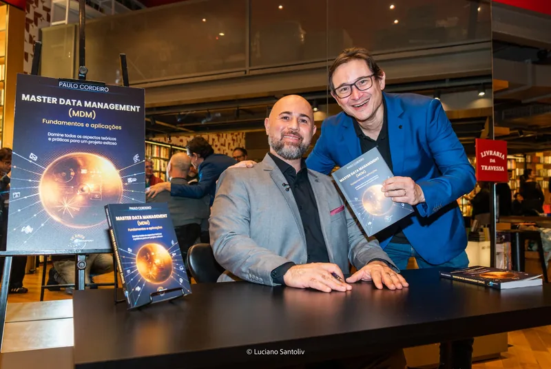 Cesar Coelho em noite de autógrafos do livro de MDM